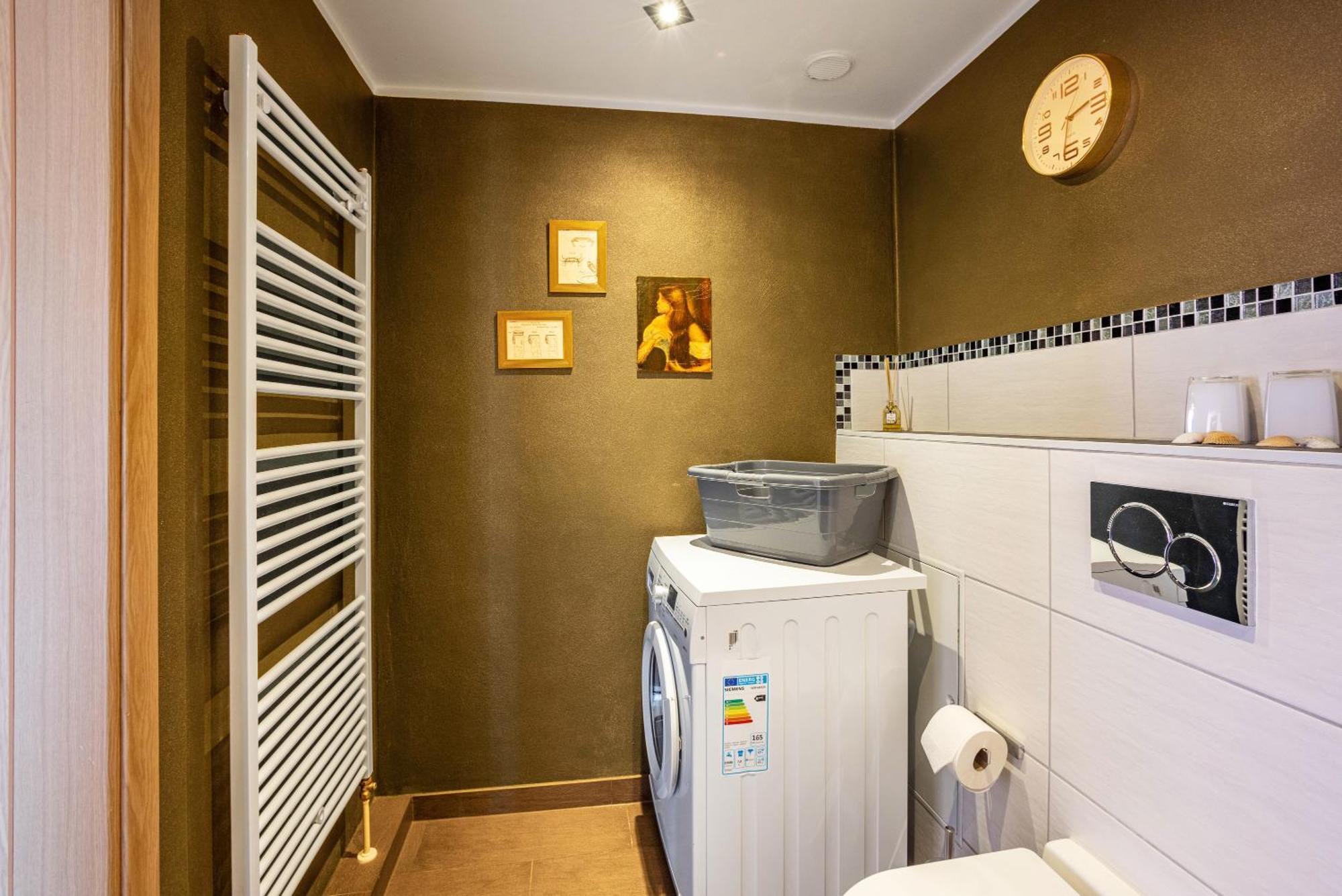 Flat Apartment *